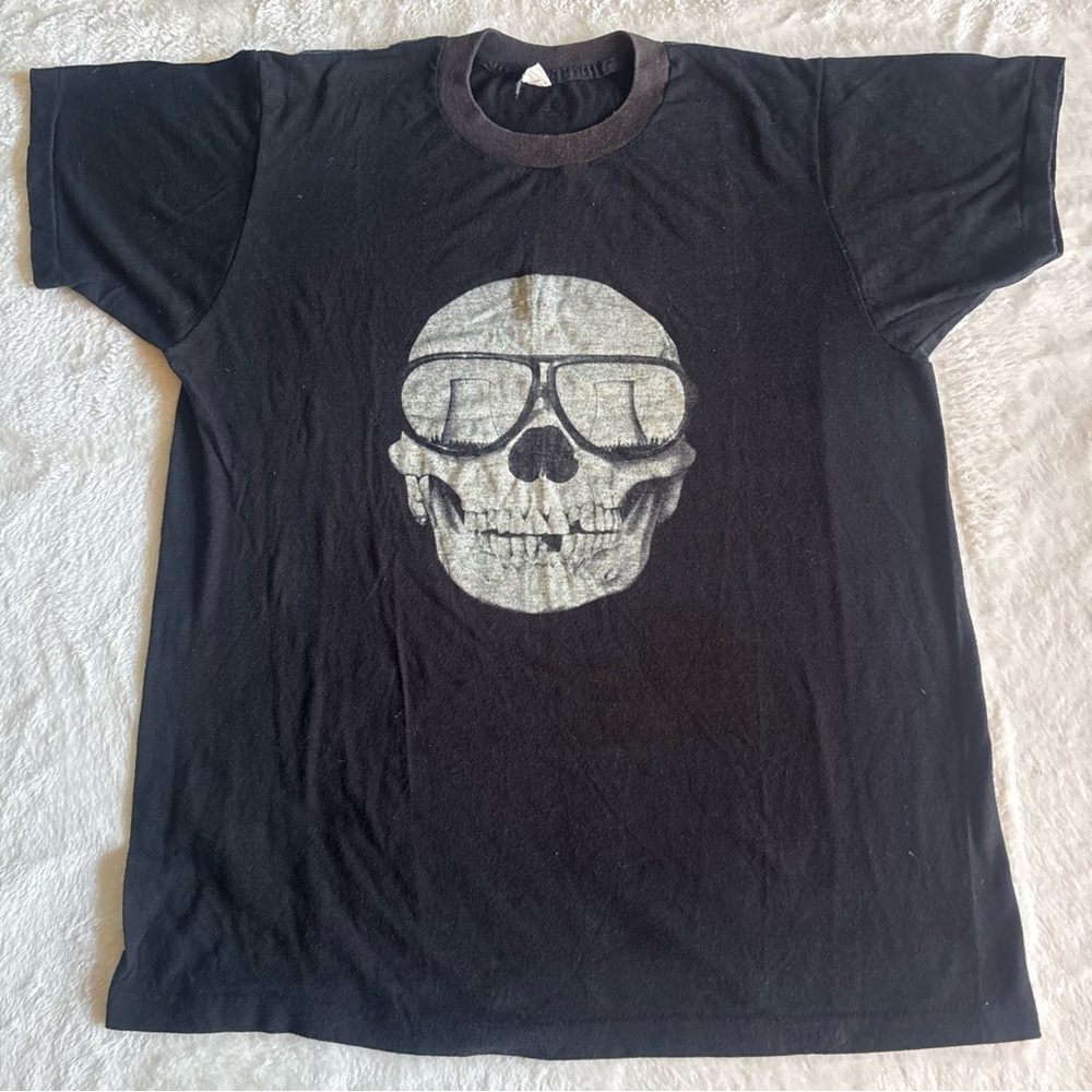 1980s Black T-Shirt with nuclear Skull Design rare Large 42-40